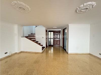 Casa de 5 alcobas en venta en Transversal Intermedia, Envigado, 224 m² · foto 4 de 20