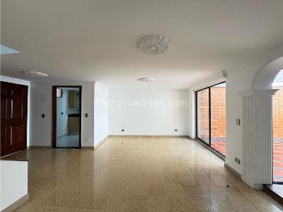 Casa de 5 alcobas en venta en Transversal Intermedia, Envigado, 224 m² · foto 5 de 20