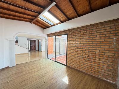 Casa de 5 alcobas en venta en Transversal Intermedia, Envigado, 224 m² · foto 9 de 20