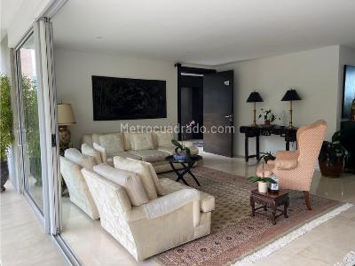 Apartamento de 3 alcobas en venta en Los Balsos El Poblado, Medellín, 242 m² · foto 6 de 19