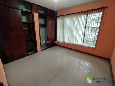 Casa de 5 alcobas en venta en El Velodromo, Medellín, 250 m² · foto 4 de 20