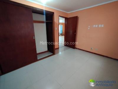 Casa de 5 alcobas en venta en El Velodromo, Medellín, 250 m² · foto 5 de 20