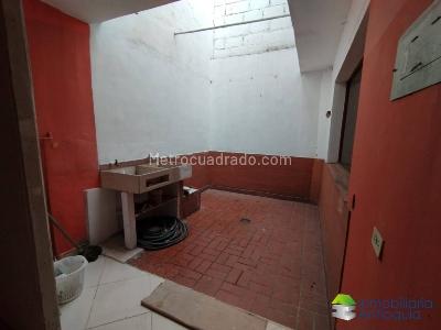 Casa de 5 alcobas en venta en El Velodromo, Medellín, 250 m² · foto 6 de 20