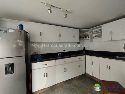 Casa de 5 alcobas en venta en El Velodromo, Medellín, 250 m² · foto 11 de 20