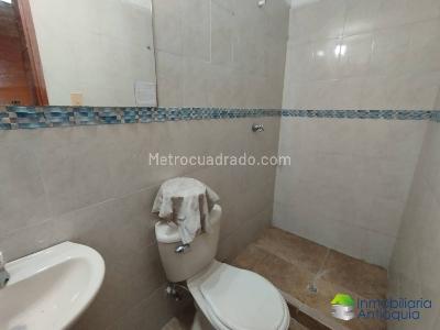 Casa de 5 alcobas en venta en El Velodromo, Medellín, 250 m² · foto 12 de 20