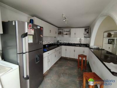 Casa de 5 alcobas en venta en El Velodromo, Medellín, 250 m² · foto 14 de 20