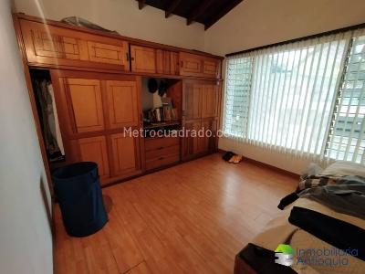 Casa de 5 alcobas en venta en El Velodromo, Medellín, 250 m² · foto 15 de 20