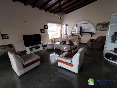 Casa de 5 alcobas en venta en El Velodromo, Medellín, 250 m² · foto 16 de 20