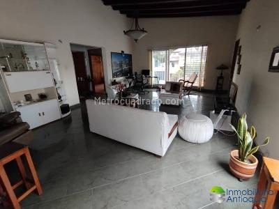 Casa de 5 alcobas en venta en El Velodromo, Medellín, 250 m² · foto 19 de 20