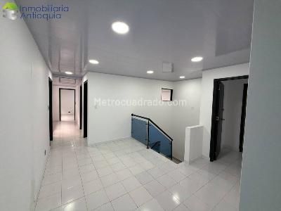 Casa de 5 alcobas en arriendo en Bolivariana, Medellín, 350 m² · foto 14 de 20