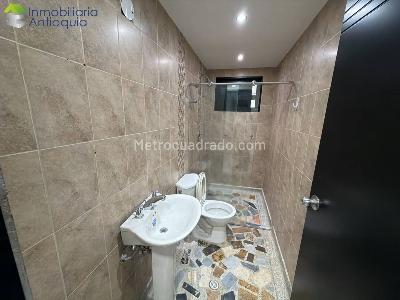 Casa de 5 alcobas en arriendo en Bolivariana, Medellín, 350 m² · foto 16 de 20