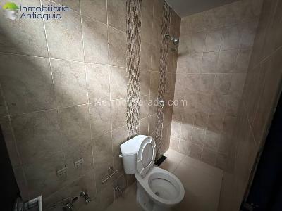 Casa de 5 alcobas en arriendo en Bolivariana, Medellín, 350 m² · foto 6 de 20