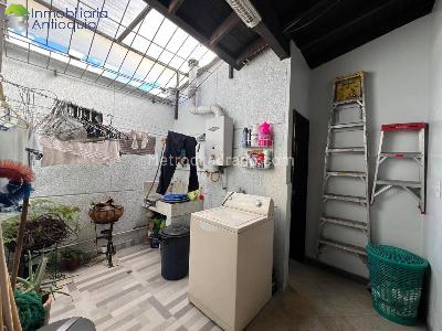 Apartamento de 3 alcobas en venta en Laureles, Medellín, 125 m² · foto 12 de 15