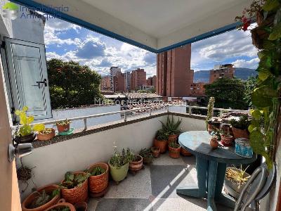 Apartamento de 3 alcobas en venta en Laureles, Medellín, 125 m² · foto 2 de 15