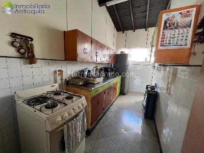 Apartamento de 3 alcobas en venta en Laureles, Medellín, 125 m² · foto 3 de 15