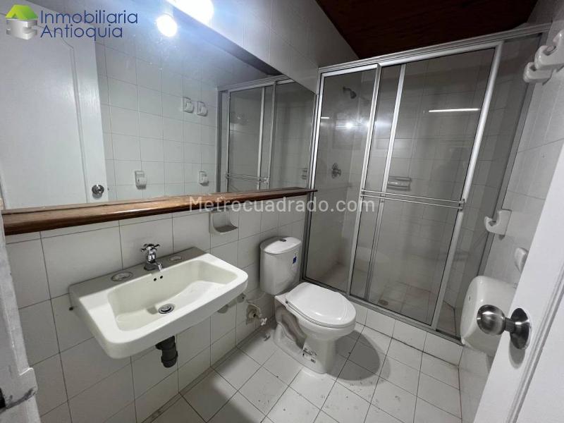 Spacious 5BR House in Belen Malibu - 9