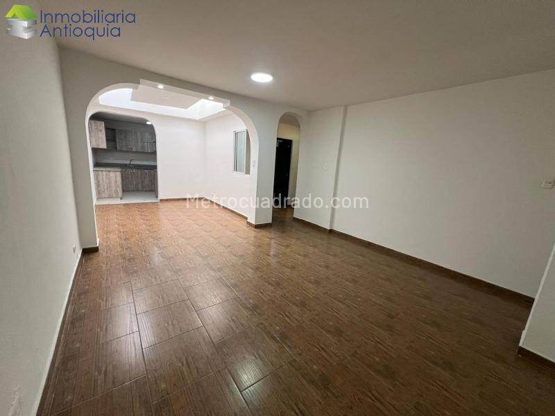 Casa de 5 Alcobas con Patio en Conquistadores (Primer Piso)