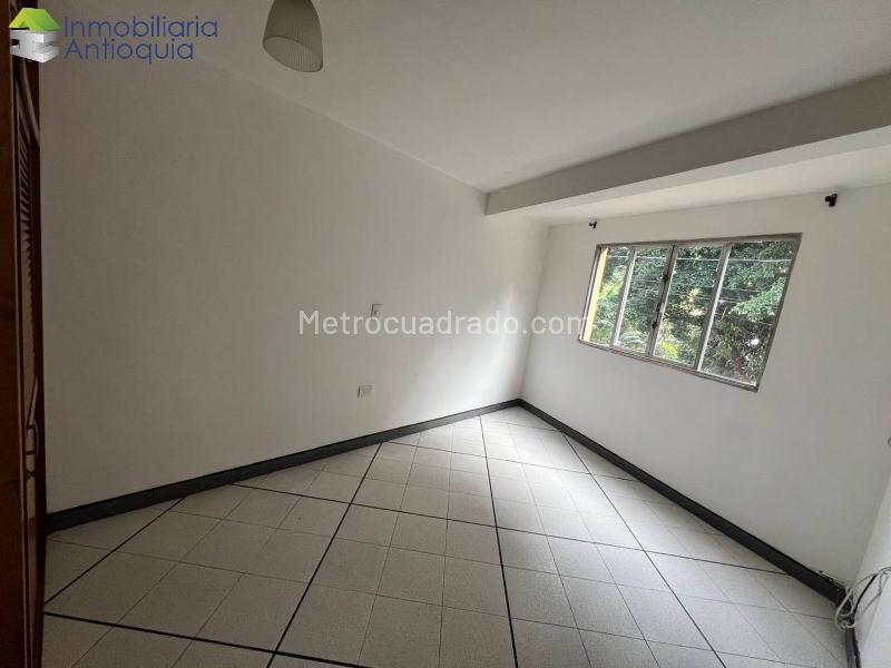 Casa Amplia de 5 Alcobas en Santa Fe - 3