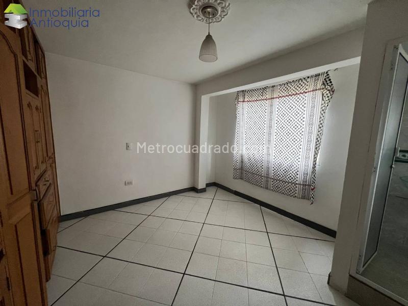 Casa Amplia de 5 Alcobas en Santa Fe - 4