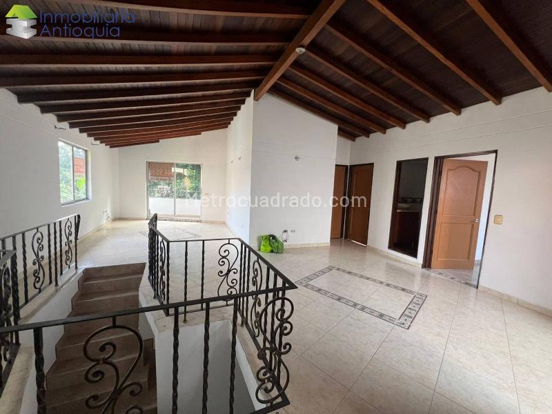 Casa Amplia de 5 Alcobas en Santa Fe - 9