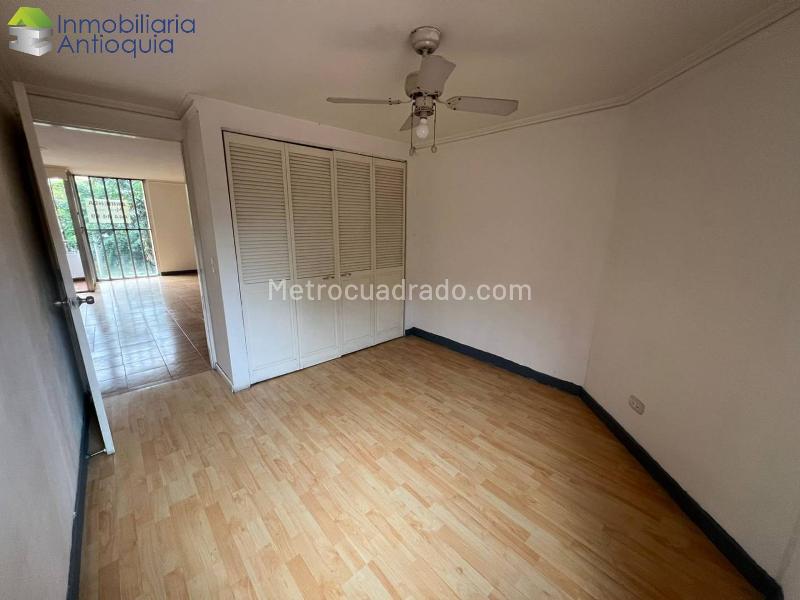 Large 4BR Apartment in La Floresta