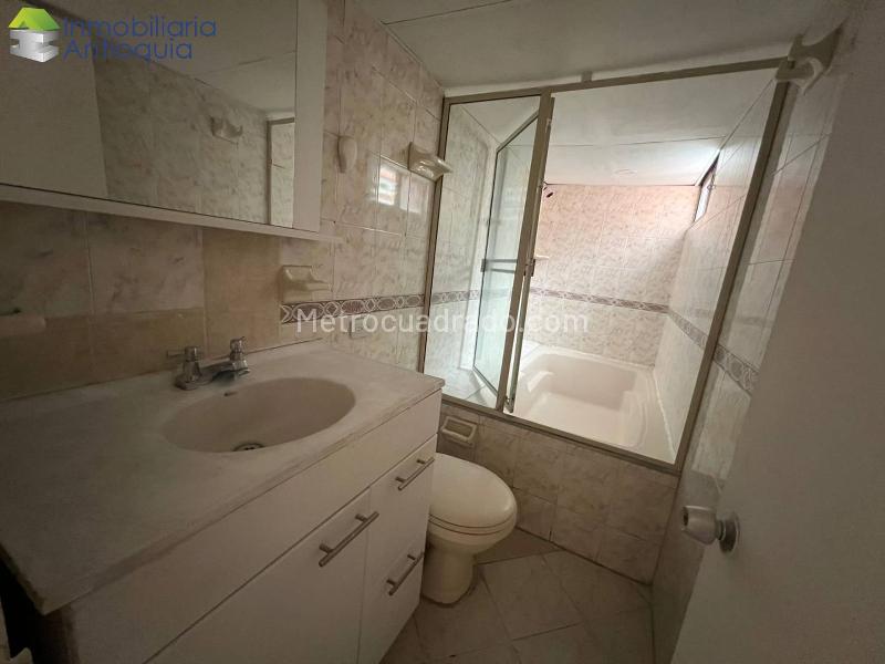 Apartamento Amplio de 4 Alcobas en La Floresta - 3