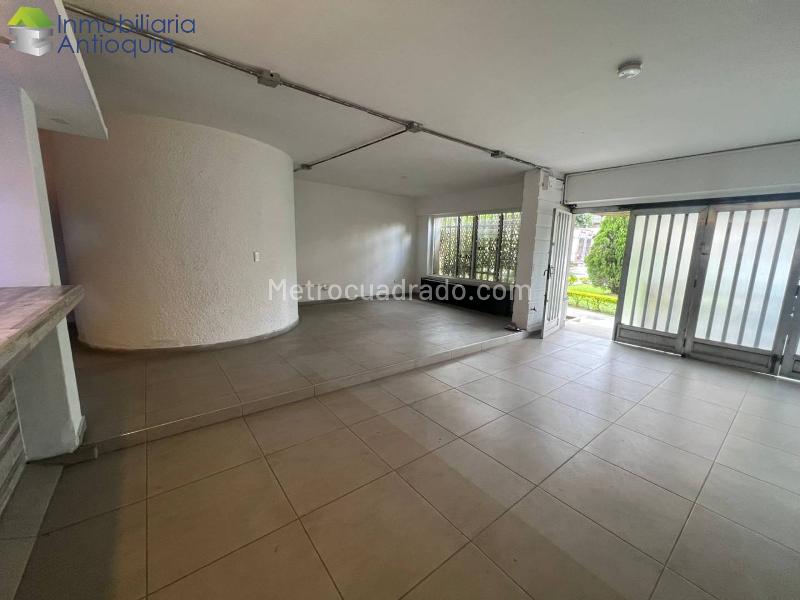 Casa/Local en Arriendo con 5 Alcobas en Laureles - 2