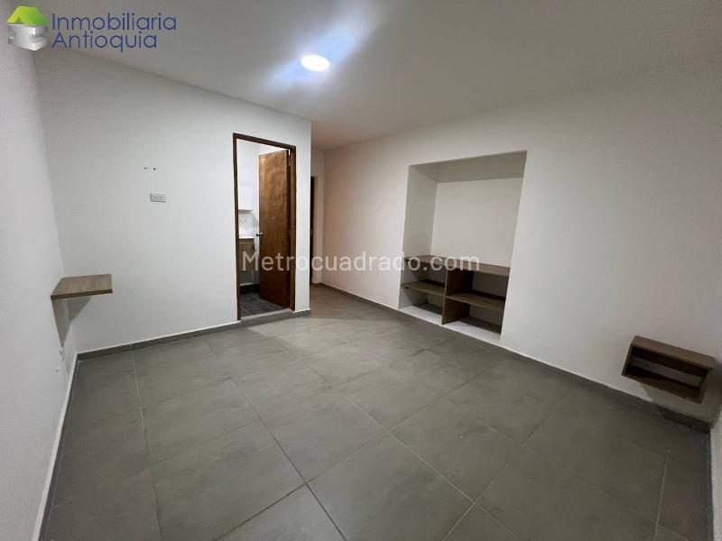 Casa/Local en Arriendo con 5 Alcobas en Laureles - 7
