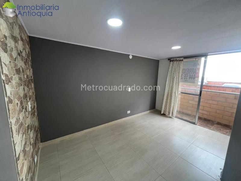 Apartamento en Arriendo de 3 Alcobas en Robledo Pajarito con Balcón y Amenidades - 4