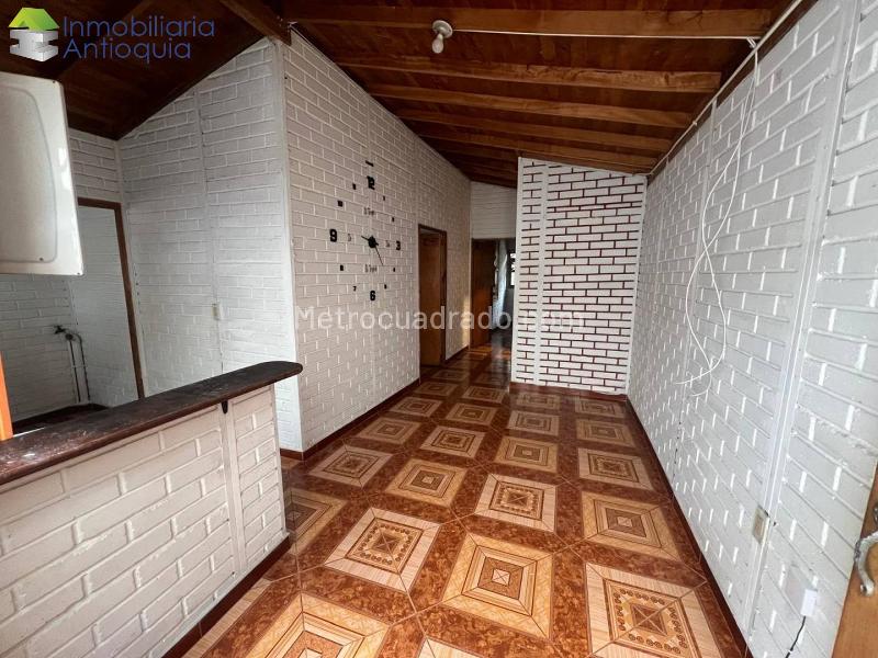 2BR Semi-Internal 2nd-Floor House in Villa Hermosa (45 m²)