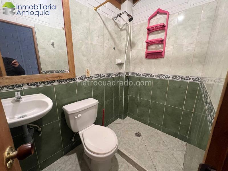 2BR Semi-Internal 2nd-Floor House in Villa Hermosa (45 m²) - 6