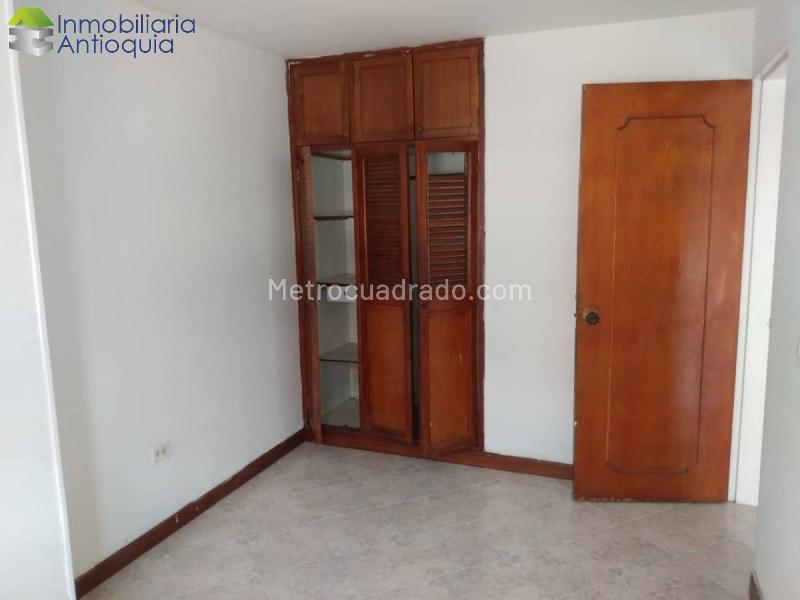 Amplio Apartamento de 3 Alcobas con Balcón en Belén San Bernardo - 2
