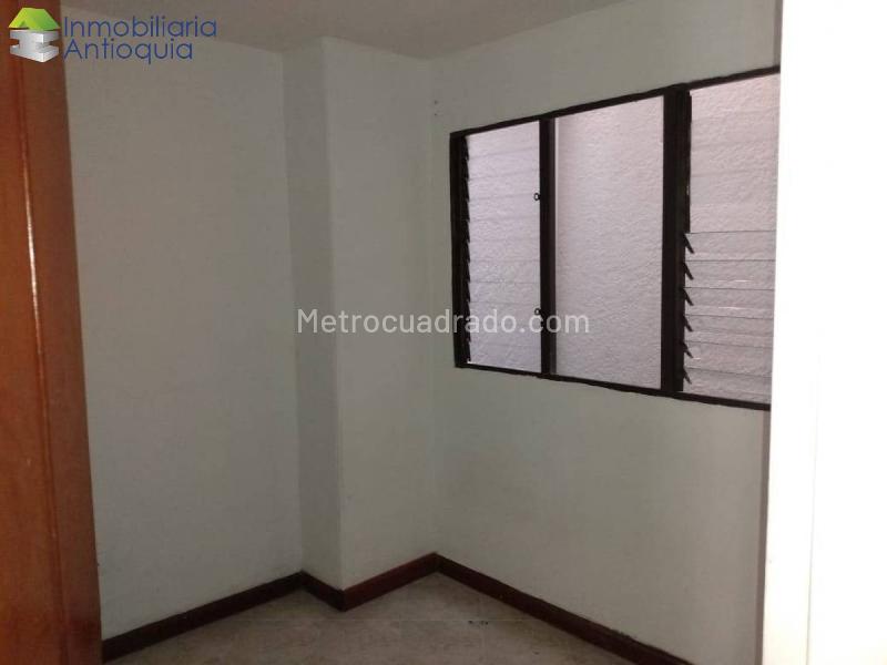 Amplio Apartamento de 3 Alcobas con Balcón en Belén San Bernardo - 3