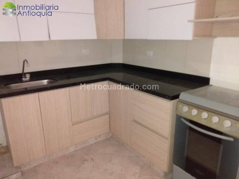 Amplio Apartamento de 3 Alcobas con Balcón en Belén San Bernardo - 6