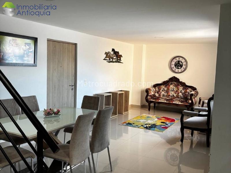 Duplex de 3 Alcobas con Terraza en Prado Centro