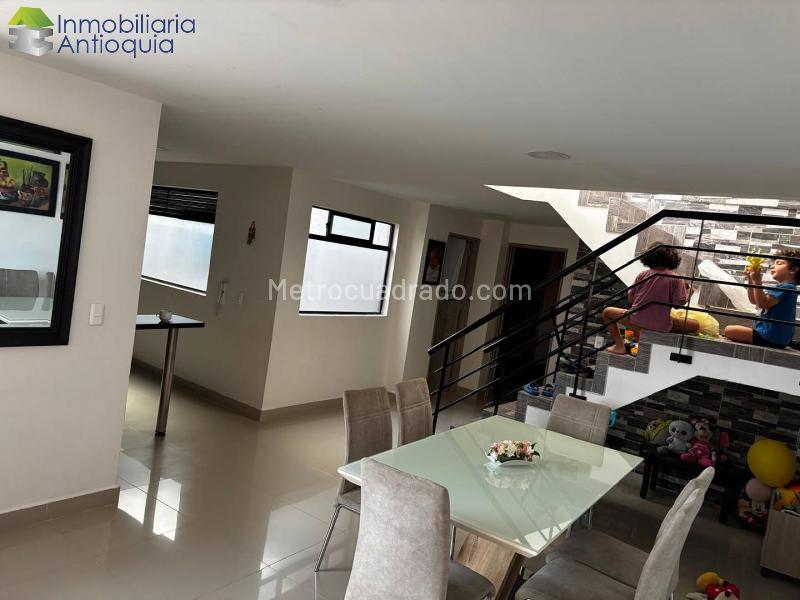 Duplex de 3 Alcobas con Terraza en Prado Centro - 3