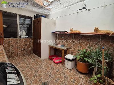 Casa de 5 alcobas en venta en Laureles, Medellín, 212 m² · foto 16 de 17