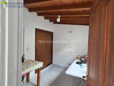 Casa de 5 alcobas en venta en Laureles, Medellín, 212 m² · foto 7 de 17