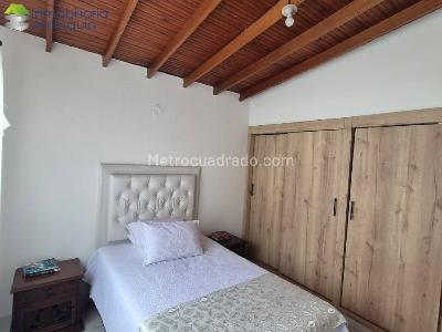 Casa de 5 alcobas en venta en Laureles, Medellín, 212 m² · foto 8 de 17