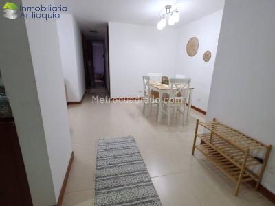 Apartamento en venta en Loma De Los Bernal, Medellín · foto 2 de 18