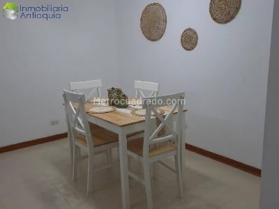 Apartamento en venta en Loma De Los Bernal, Medellín · foto 5 de 18