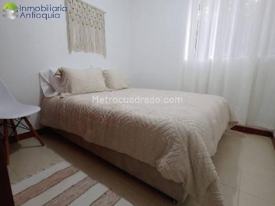 Apartamento en venta en Loma De Los Bernal, Medellín · foto 6 de 18