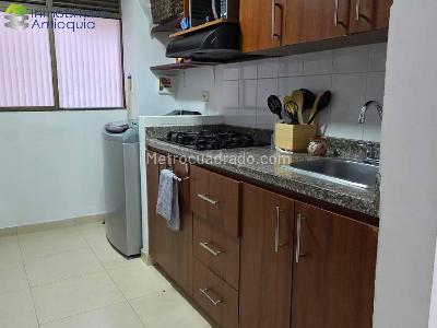 Apartamento en venta en Loma De Los Bernal, Medellín · foto 8 de 18