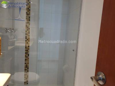 Apartamento en venta en Loma De Los Bernal, Medellín · foto 10 de 18