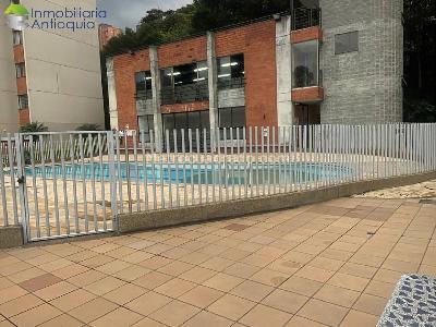 Apartamento en venta en Loma De Los Bernal, Medellín · foto 17 de 18