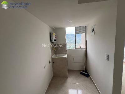 Apartamento de 3 alcobas en venta en Santana, Bello, 58 m² · foto 2 de 11