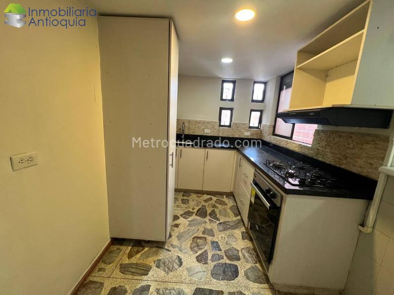 3BR Apartment in Laureles (100 m²) - 3