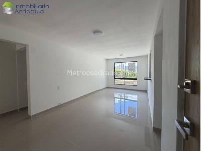 Apartamento en venta en El Poblado, Medellín · foto 2 de 13