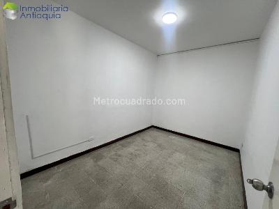 Casa de 5 alcobas en arriendo en Obelisco, Medellín, 135 m² · foto 2 de 13