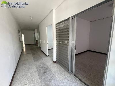 Casa de 5 alcobas en arriendo en Obelisco, Medellín, 135 m² · foto 3 de 13